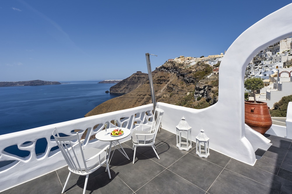 Athina Luxury Suites in SANTORINI