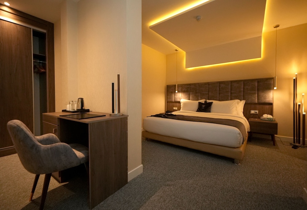 AD Hotel Pont d Hydra 18/35