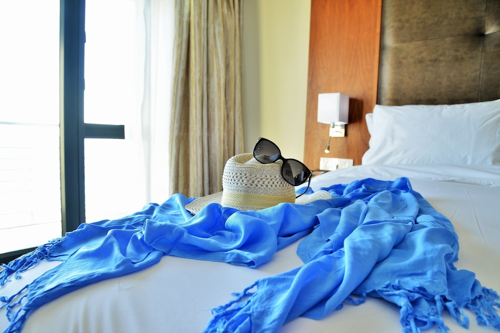 Blaauwberg Beach Hotel 23/100