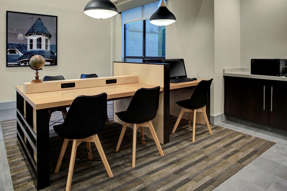 Hyatt House Dallas Lincoln Park 7/53