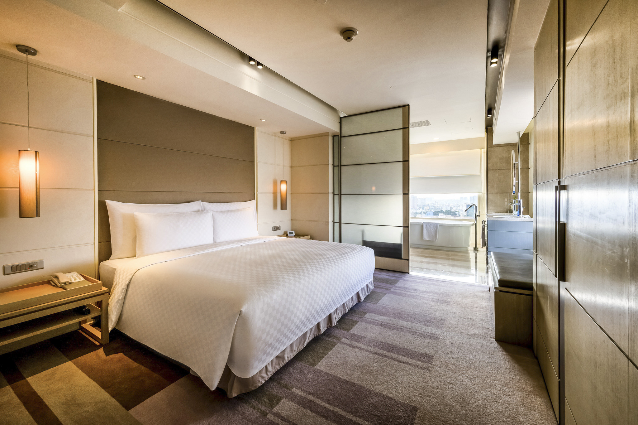 NIKKO, EXECUTIVE, SUITE, KING BED