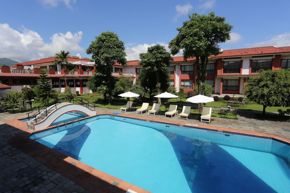 Pokhara Grande 9/80