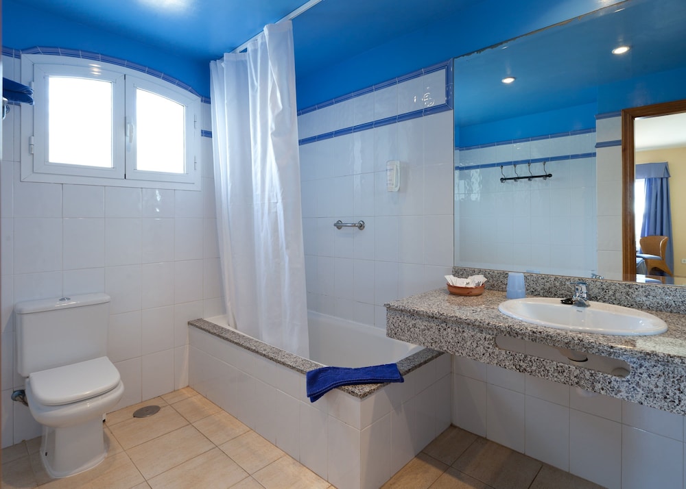 Apartamentos LIVVO Coloradamar 23/24