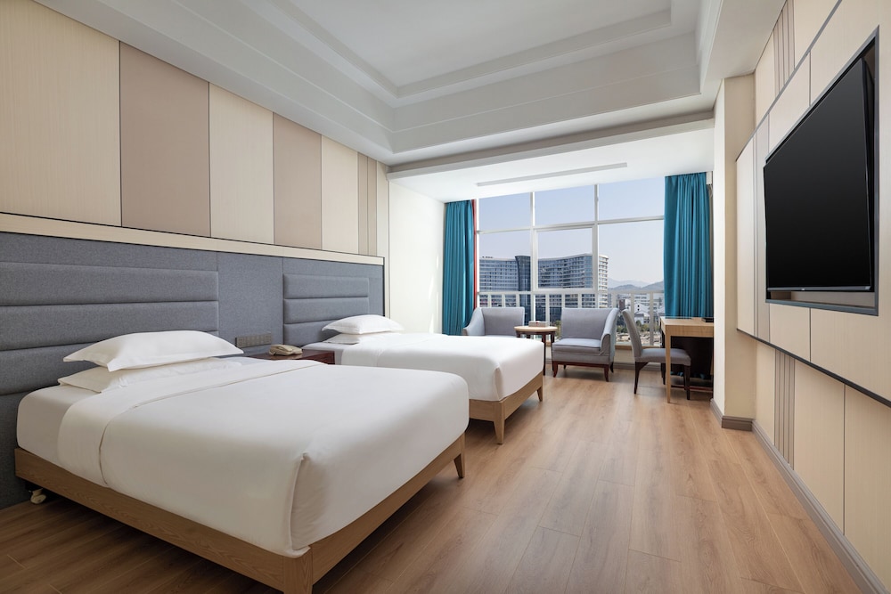 غرفة بثلاثة أسرّة بإطلالة على الجبل، Ramada by Wyndham Zhangjiajie Tianmen Mountain 3/4