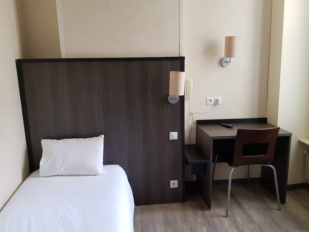 D'anjou Hotel 24/43