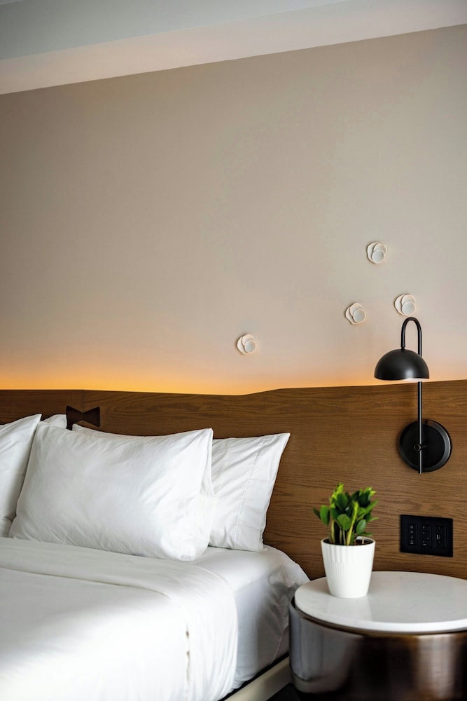 غرفة بسرير كينج بشرفة لذوي الإعاقة، The Limited Hotel Charleston 7/10
