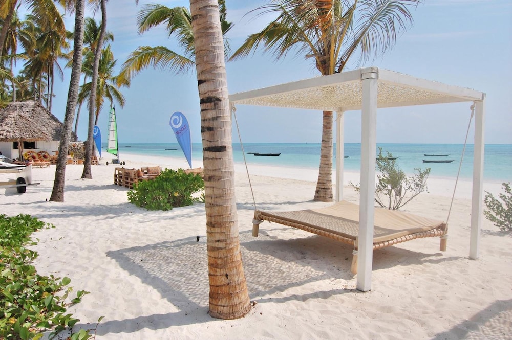 The Loop Beach Resort 68/72