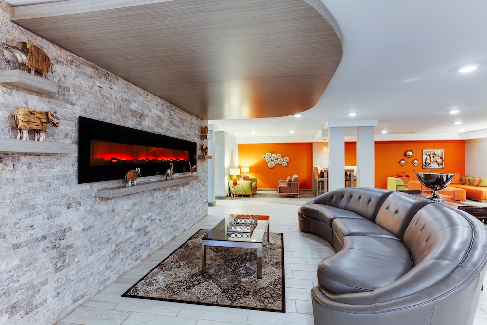 Holiday Inn Express Suites Fredericton 47/76