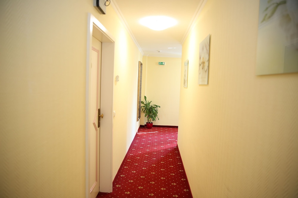 Hotel Neugrabener Hof 2/23