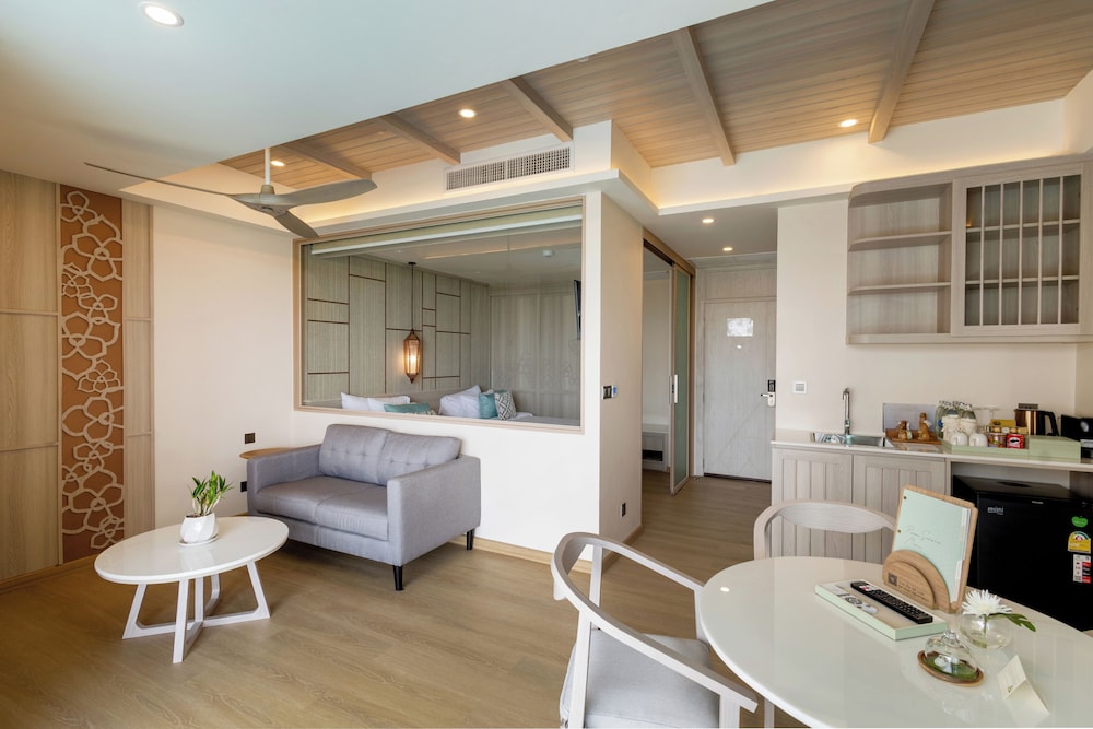 2 Bedrooms, Pool, Suite, 1 King and 1 Single Beds, Sea Side, The Little Shore Khao Lak by Katathani 8/10