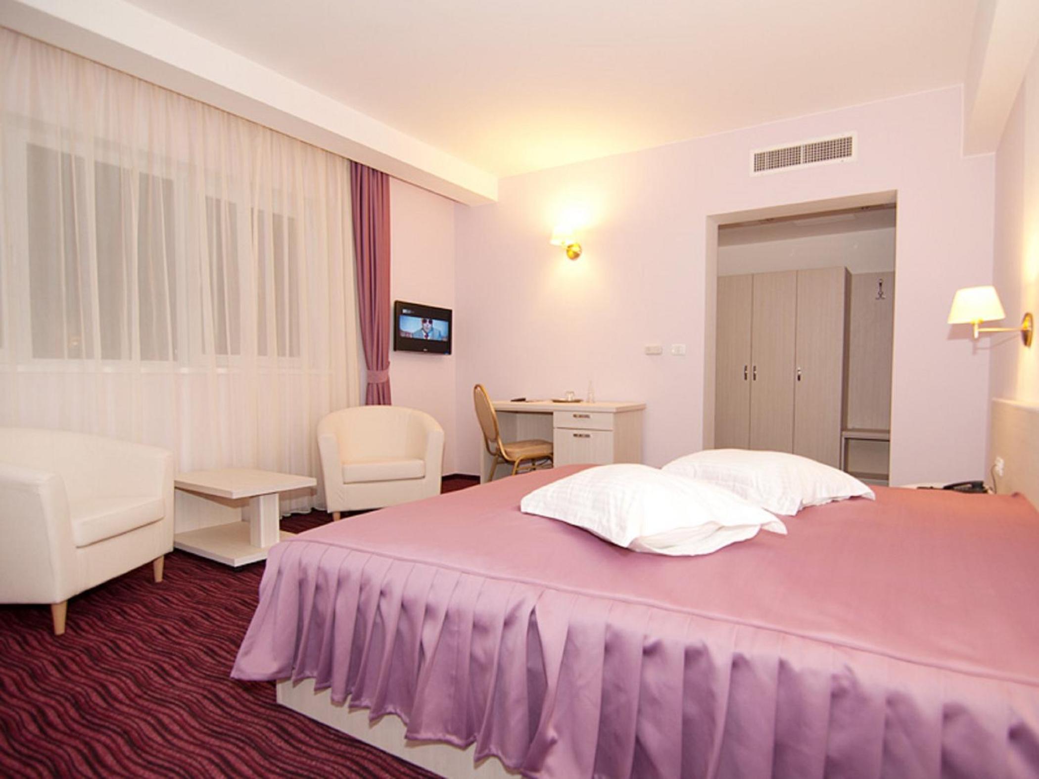 Room, Double Bed, Indoor Pool, Hot Tub