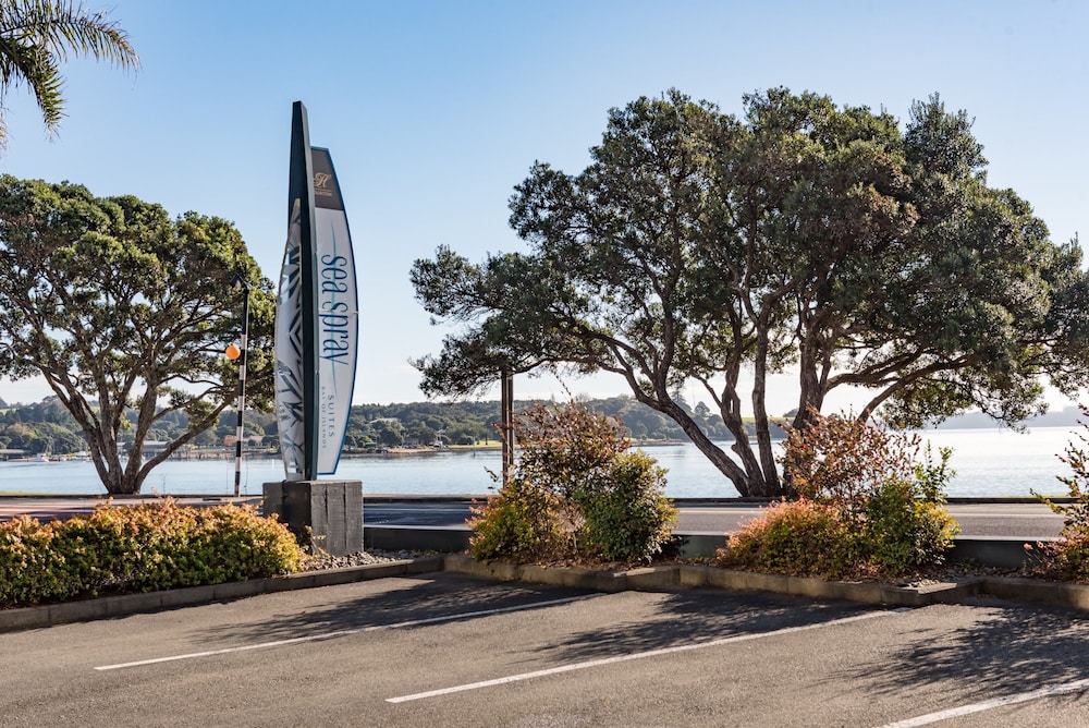 Sea Spray Suites 54/61