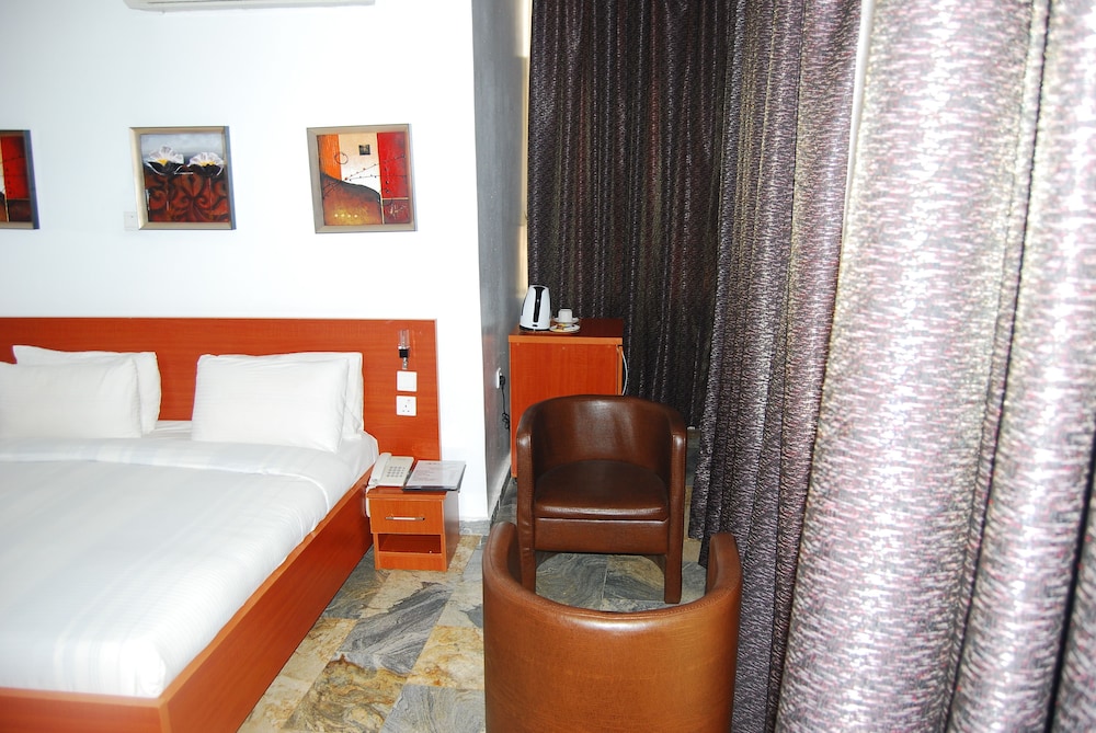 3j Apos S Hotel Ltd 9/64