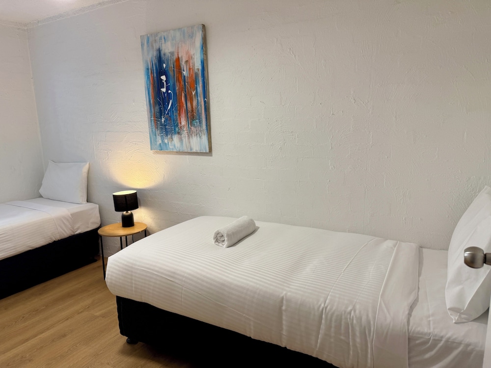 Burleigh Palms Holiday Apartments 18/75