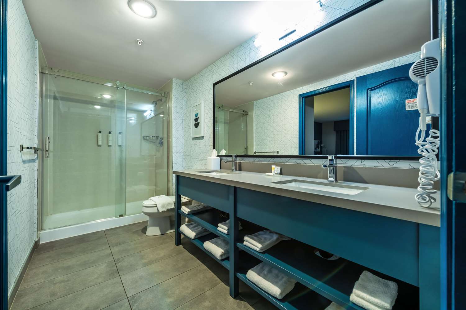 Suite, King Bed, Clarion Hotel & Conference Centre Abbotsford - Fraser Valley 5/5