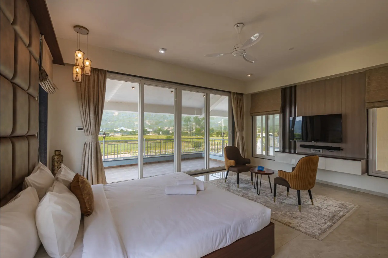 ELIVAAS Nimishka Villa 5 BHK Haven With Pvt Pool, Lavish Garden & Scenic Views 7/24