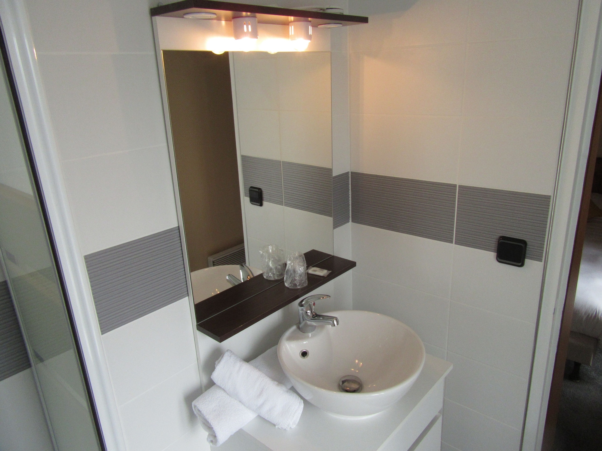 غرفة بسريرين منفصلين، Sorti P Tit Dej Hotel Saintes 6/6