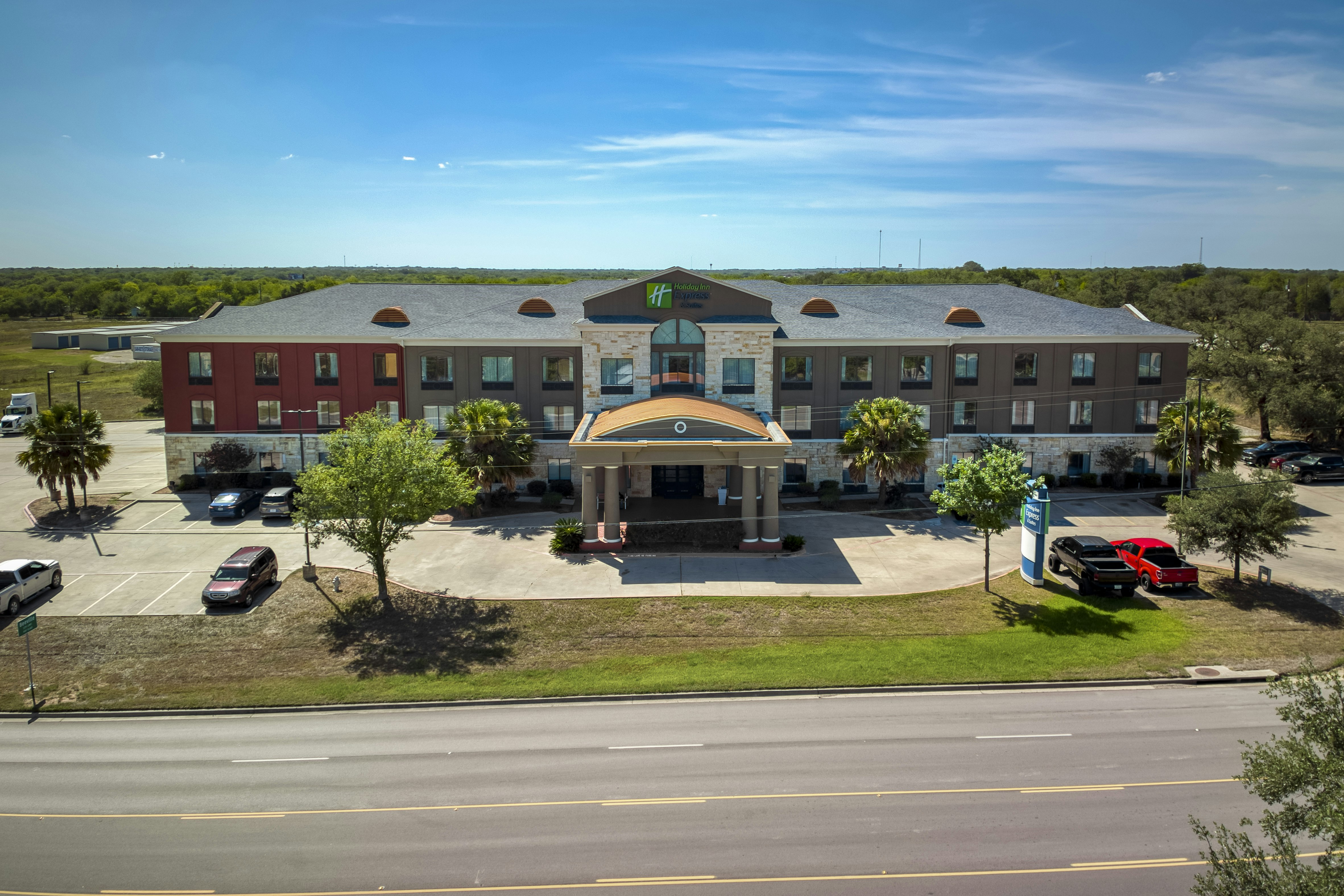 Holiday Inn Express Suites Beeville 2/76
