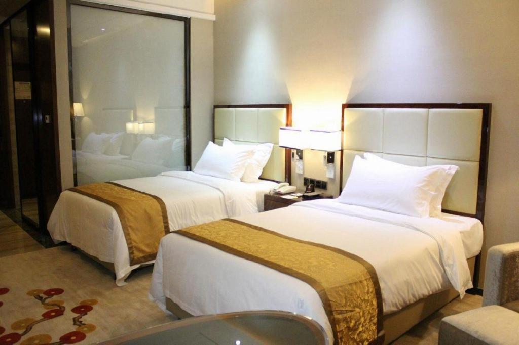 Golden Phoenix International Hotel 28/51