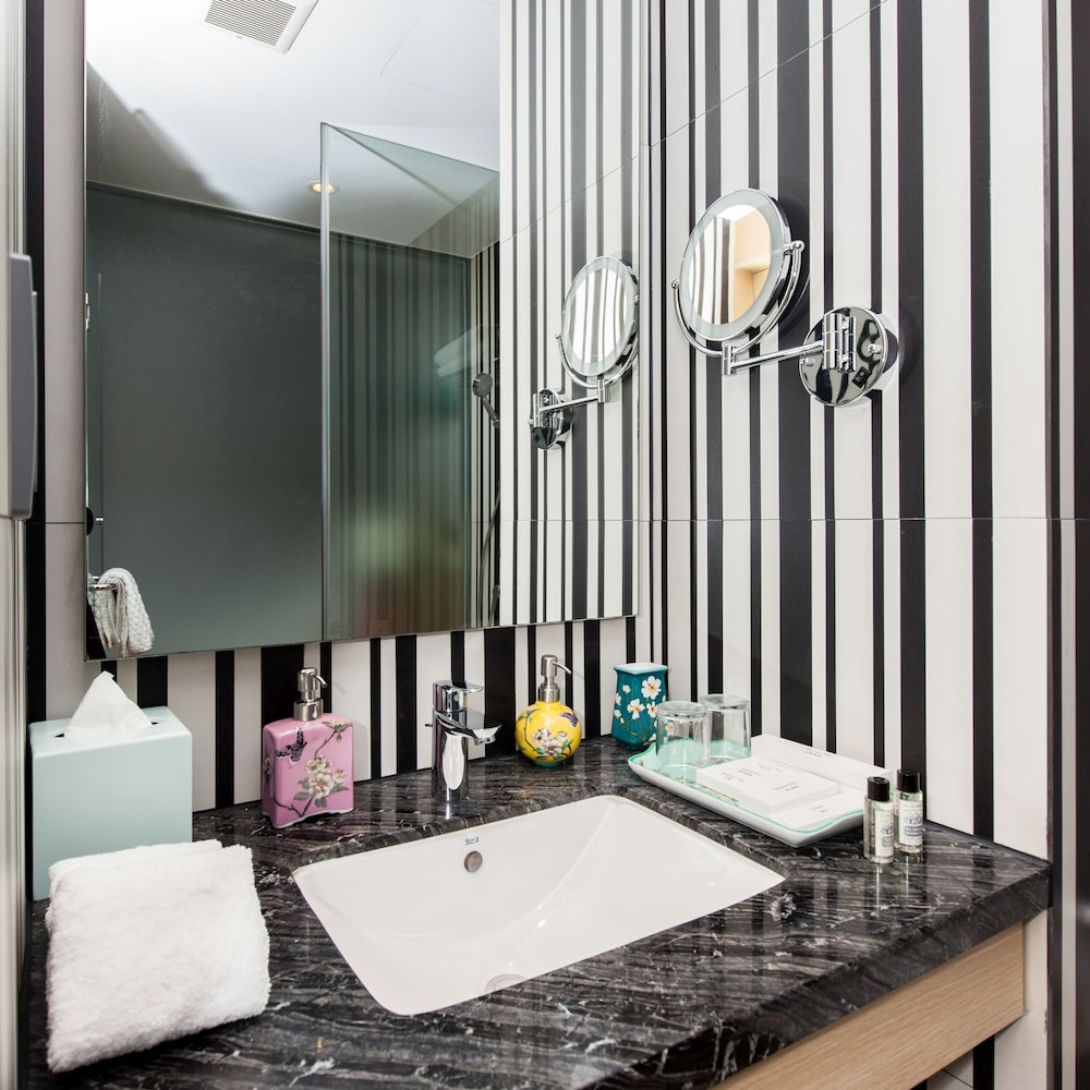 Caravel Hotel 40/54