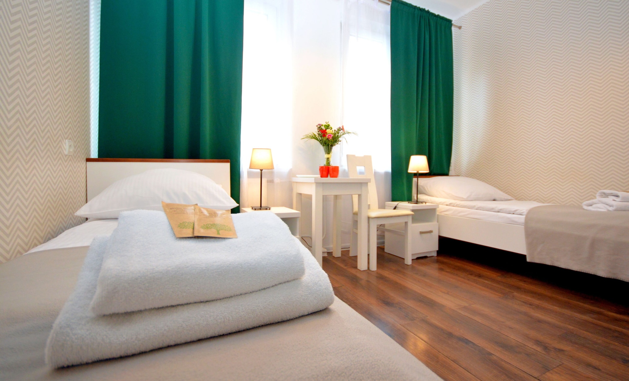 DELUXE, TWIN BEDS