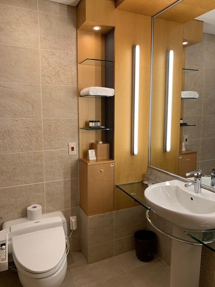 غرفة عائلية بسرير مزدوج وسرير فردي، The Grand Hotel Daegu 5/7