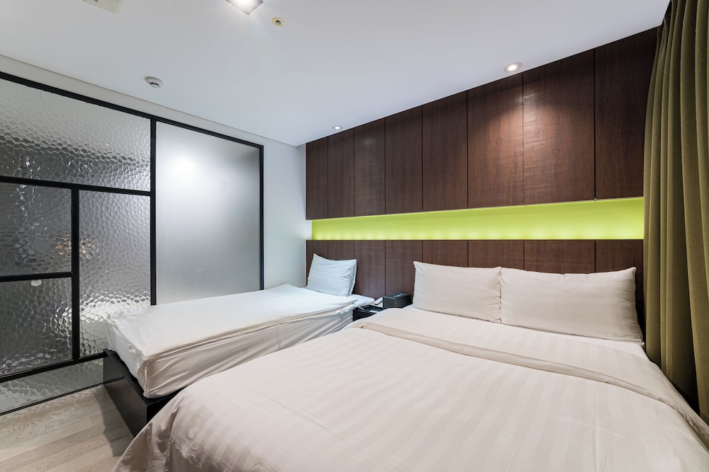 PREMIER, FAMILY, TWIN BEDS