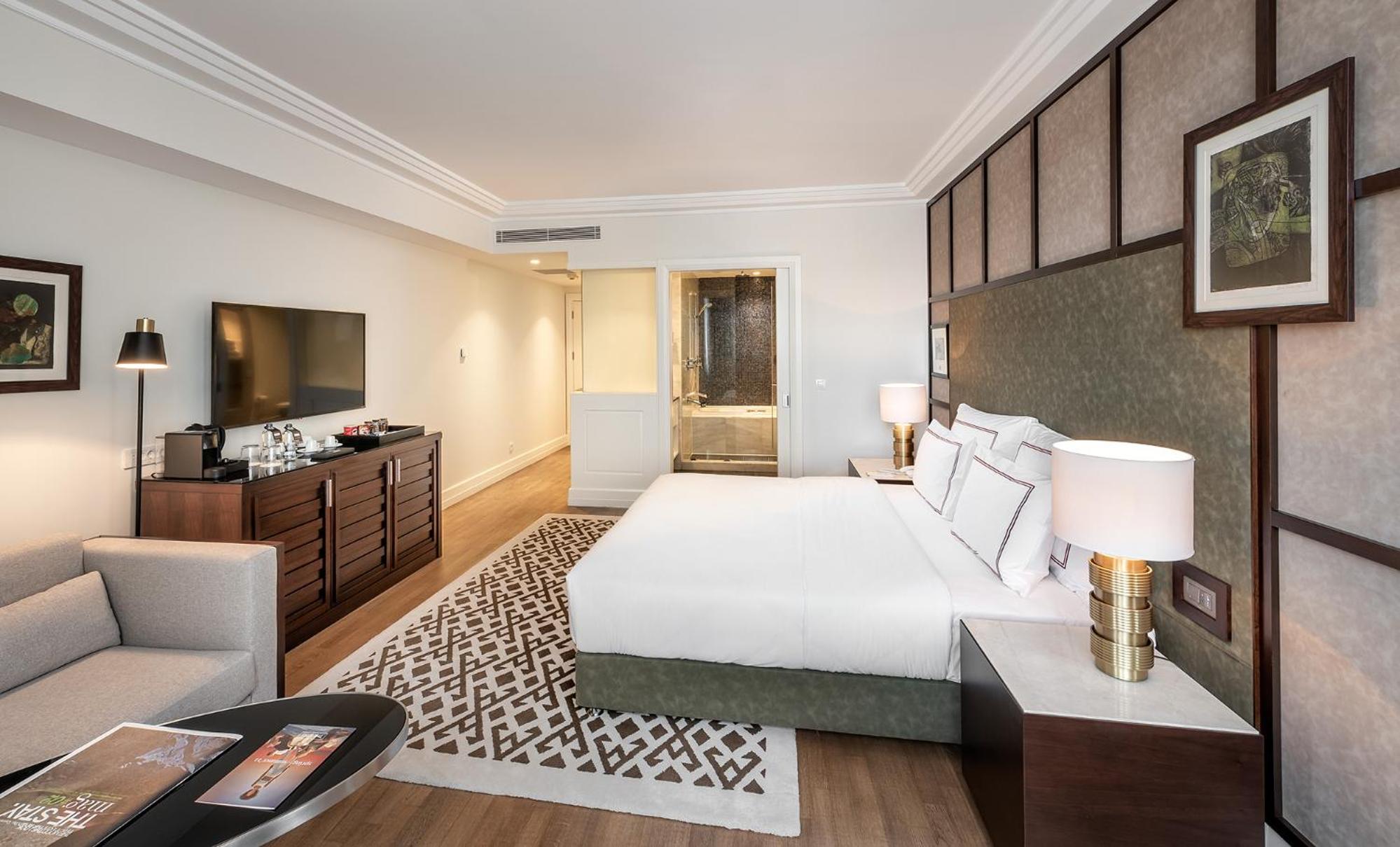 Deluxe Room King Bed