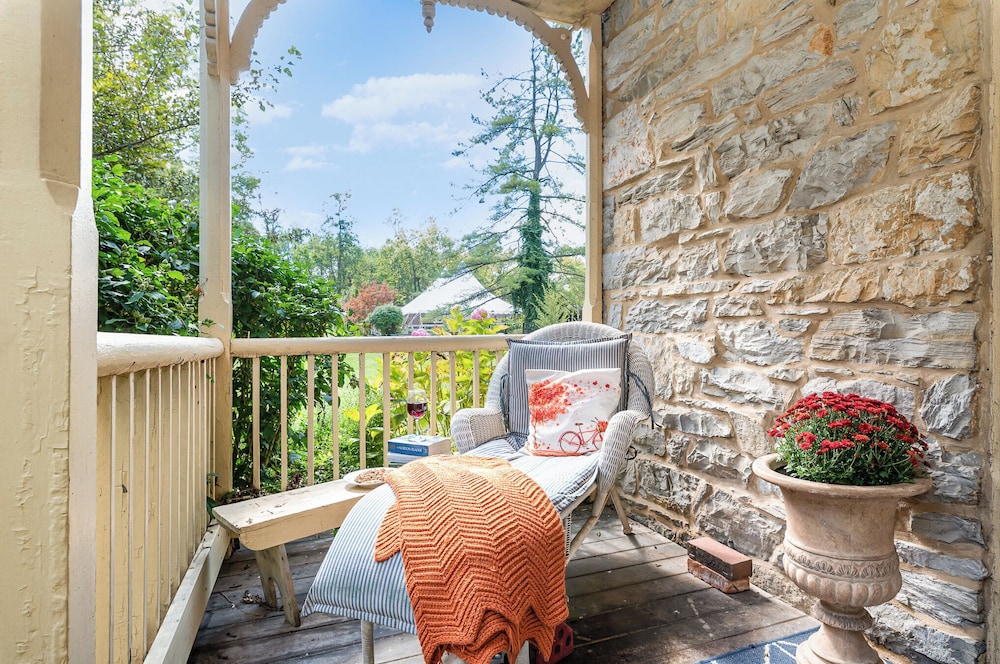 Fallen Tree Farm Bed & Breakfast 20/50