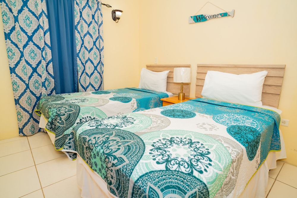 Connies Comfort Suites 19/50