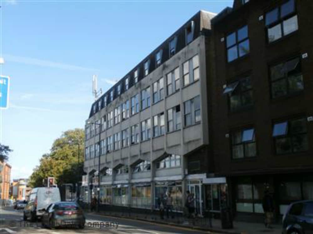 Kensal Green Backpackers 1 2/56
