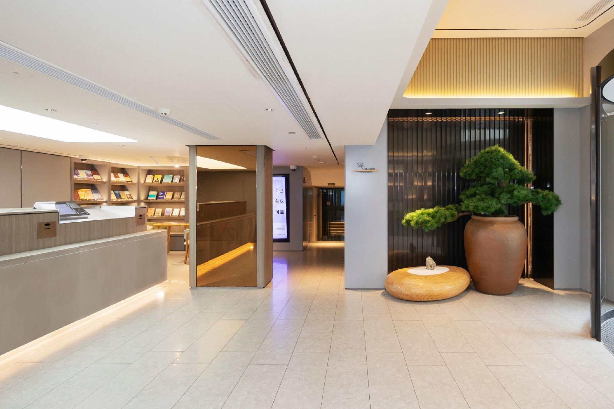 Ji Hotel (Shanghai Longyang Road Magnetic Levitation) 13/35