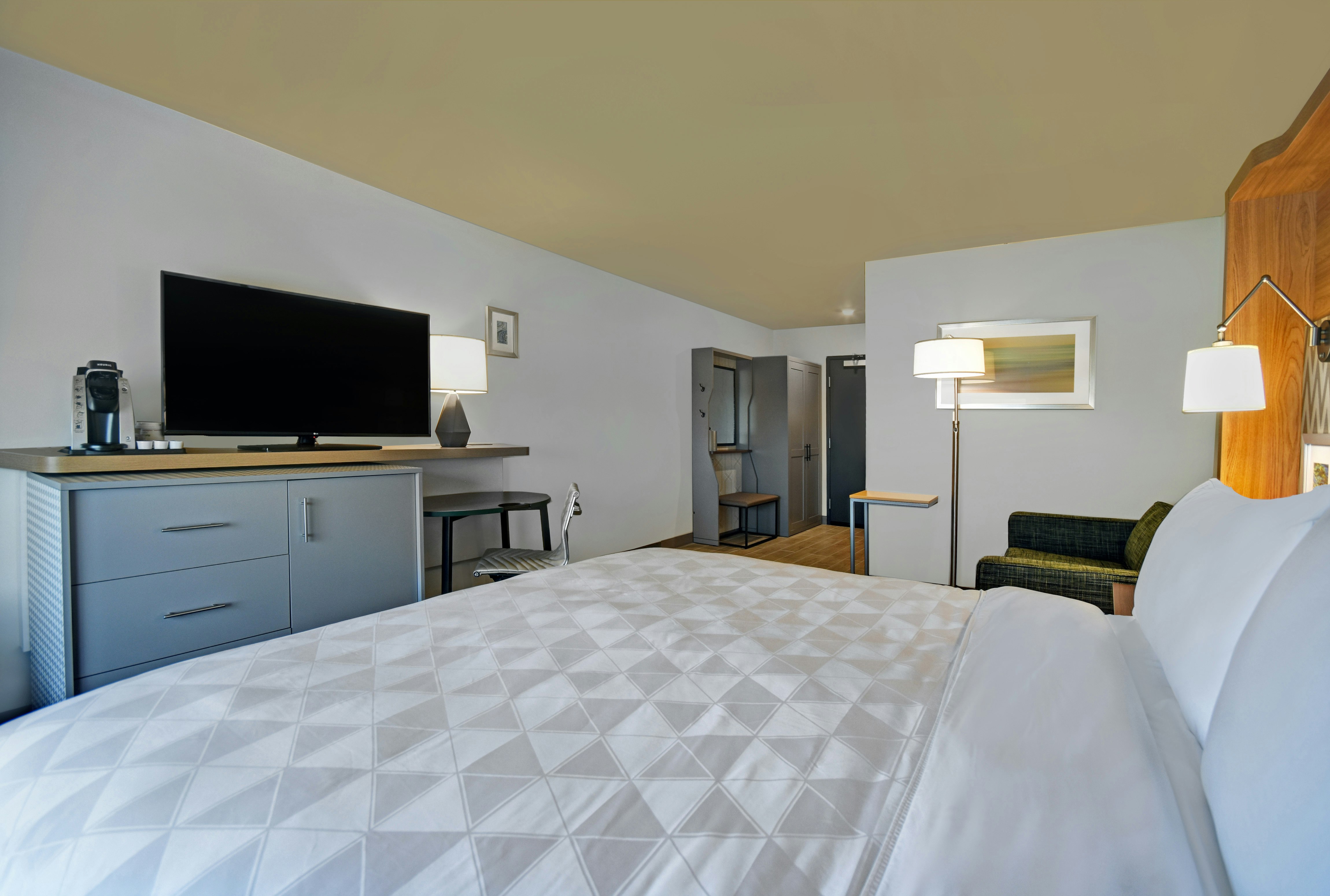 Deluxe, King Bed