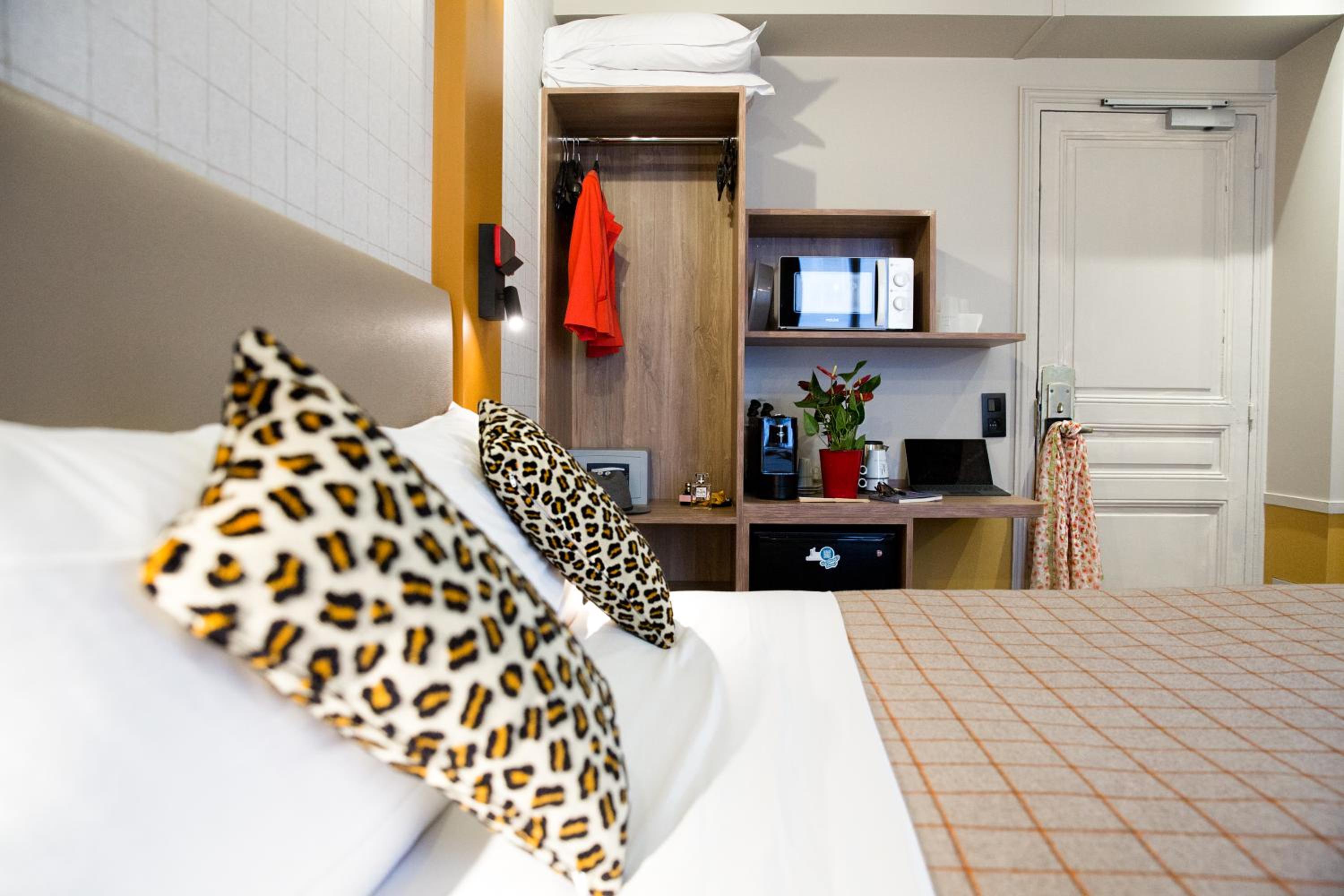Studio, Queen Bed, Hotel Concortel 3/4