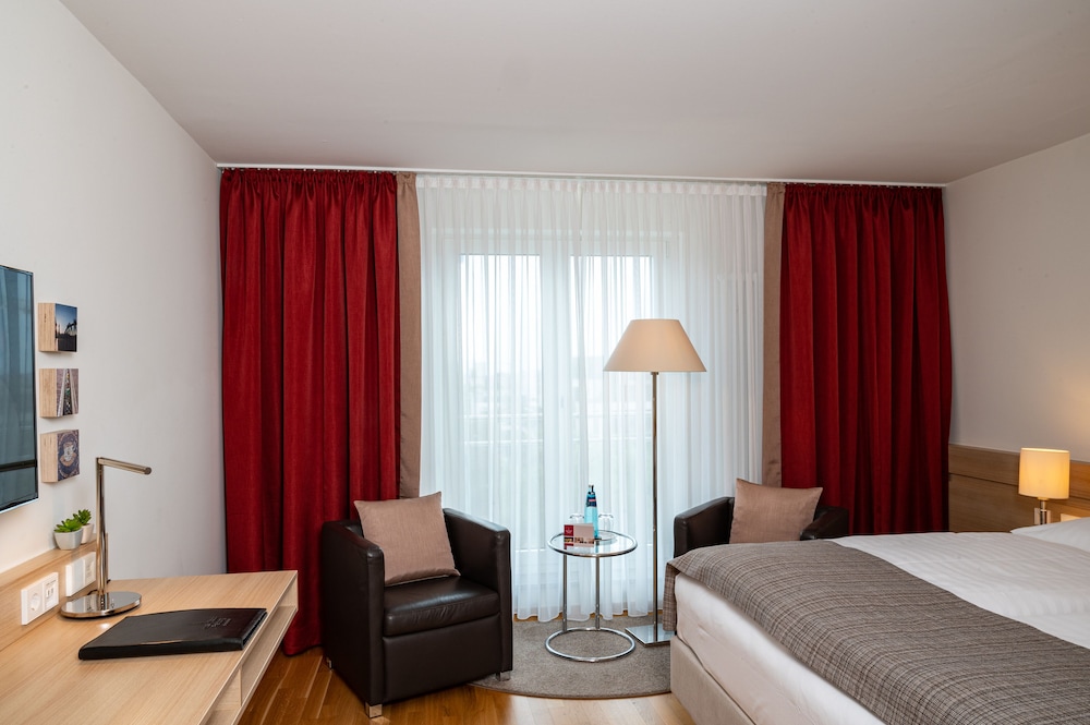ROOM, SINGLE