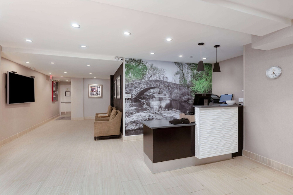 La Quinta Inn & Suites by Wyndham New York City Central Park 7/61