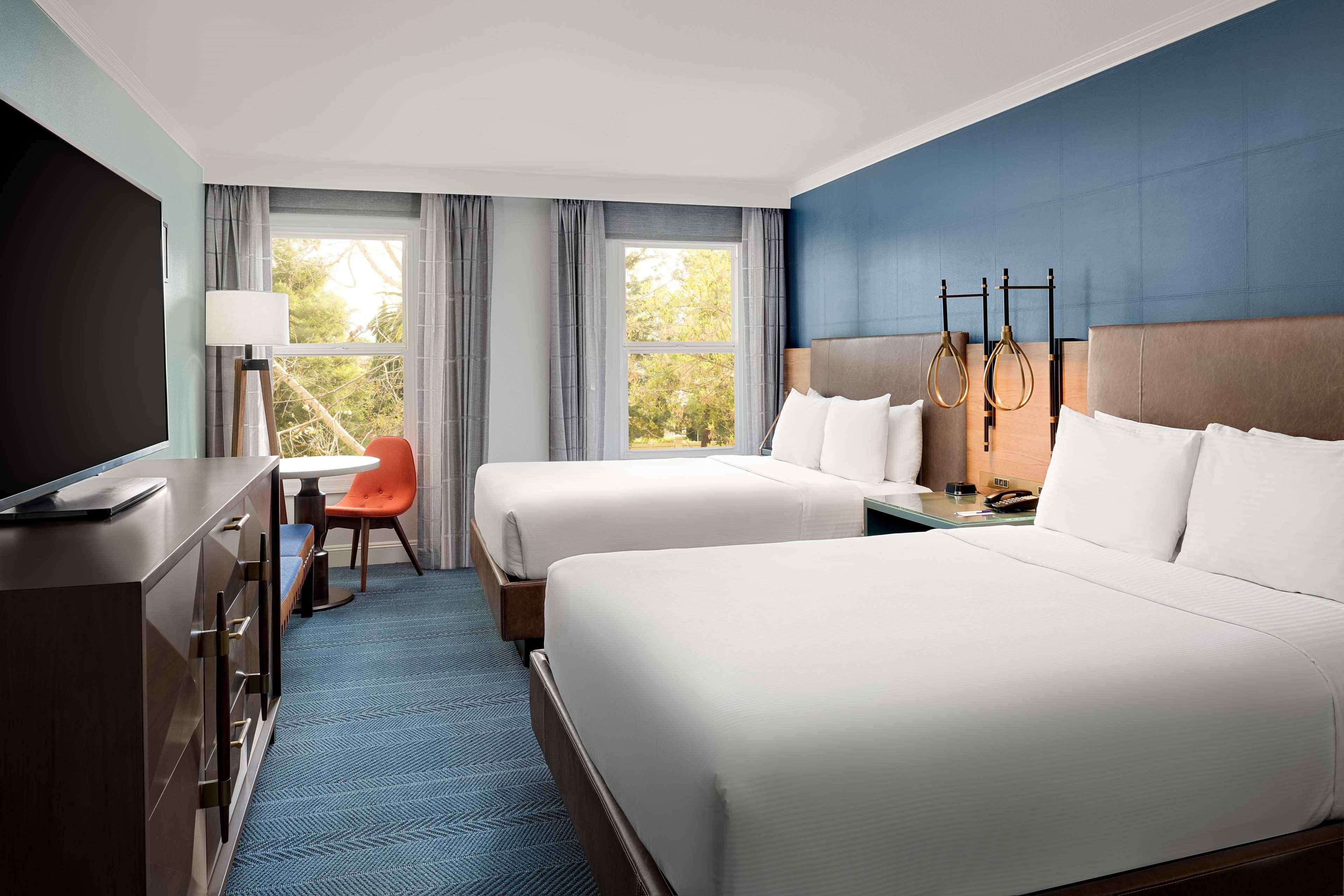 SUITE, MANSION, QUEEN BED, BALCONY