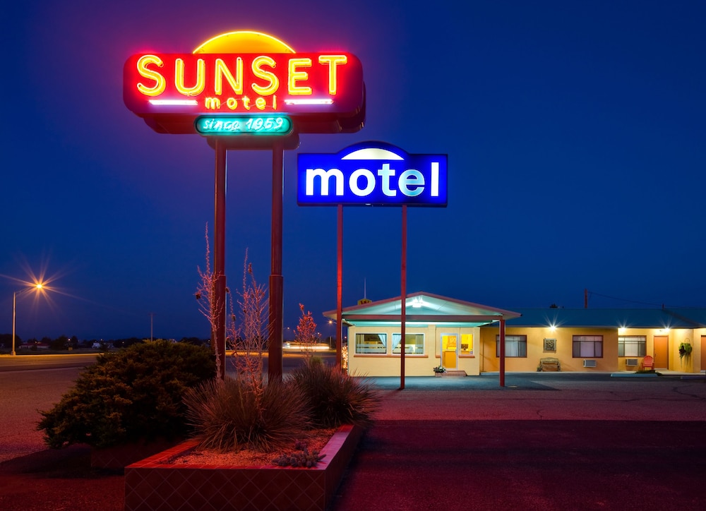 Sunset Motel 55/60