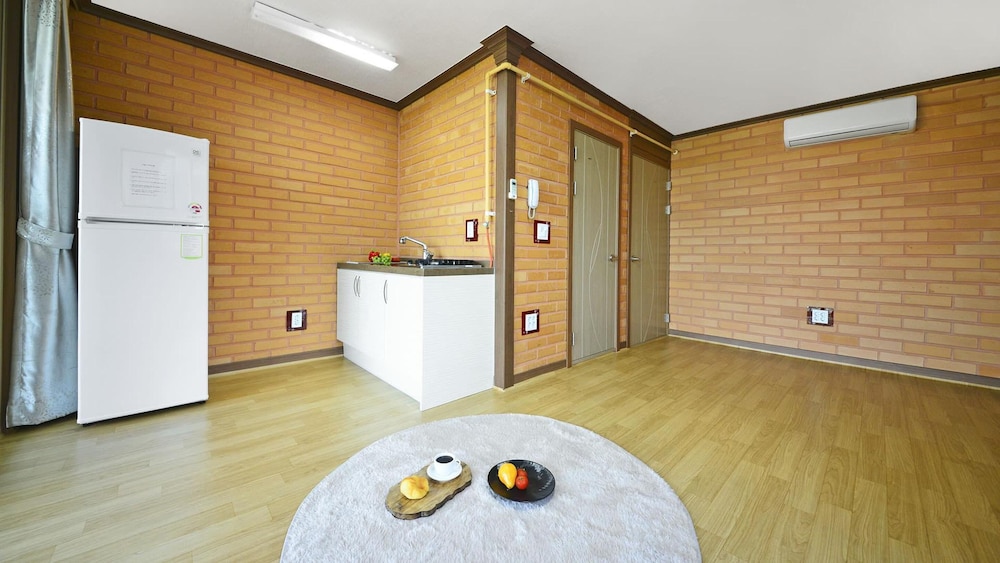 Yeosu Hwangto Pension 7/50