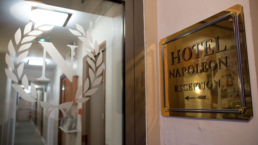 Hotel Napoleon 18/30
