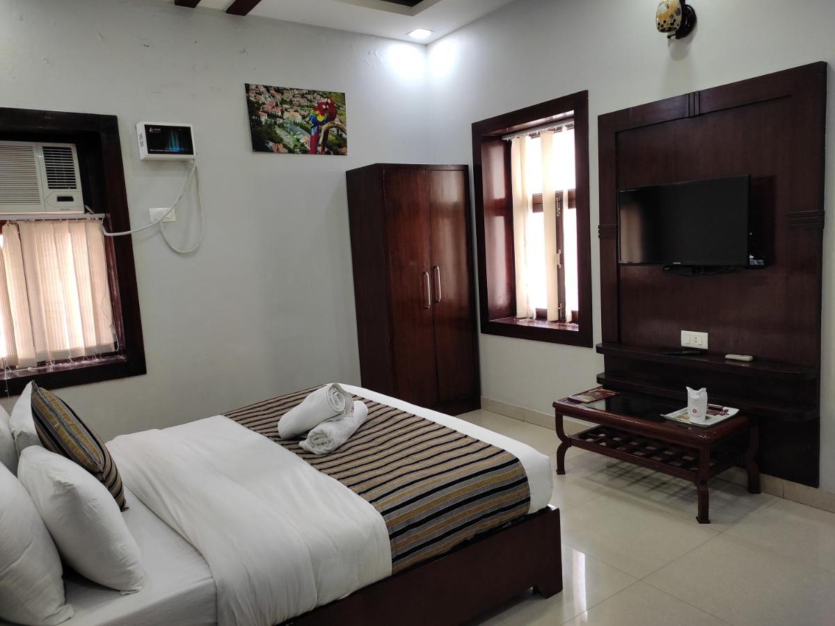 HOTEL KRISHNA JI 30/67