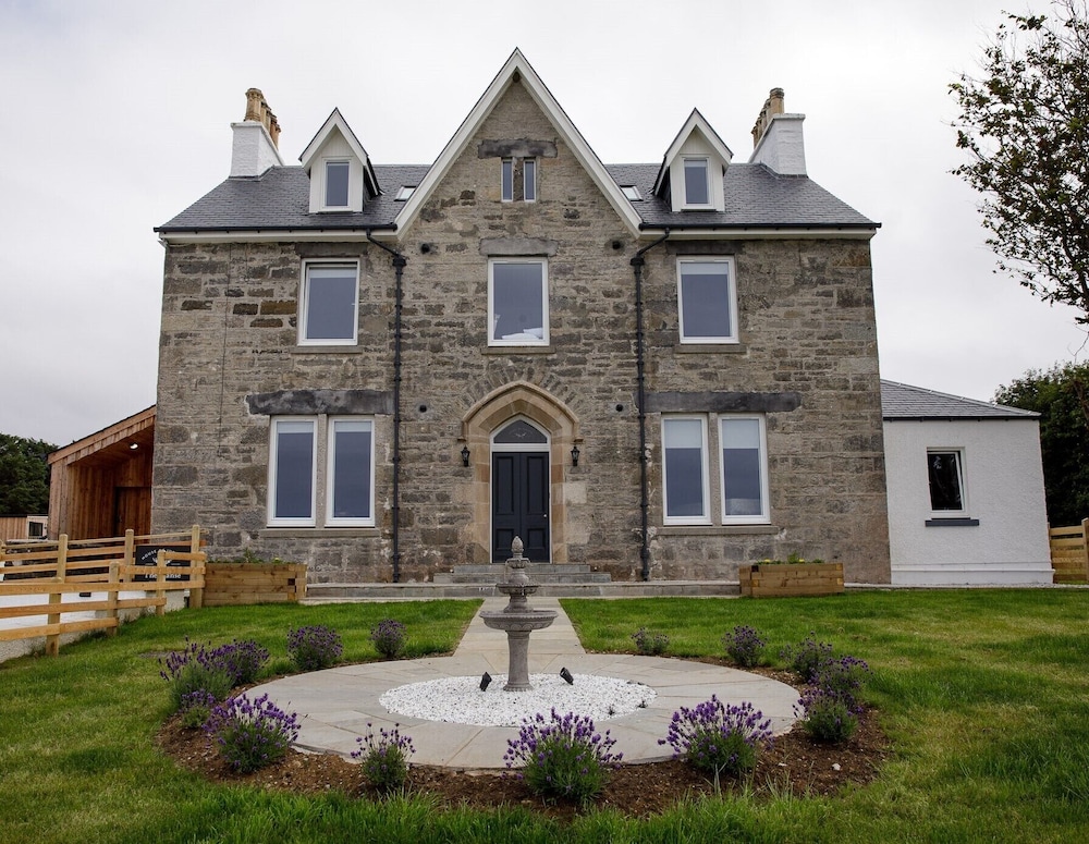 House Of Juniper - The Manse 2/34