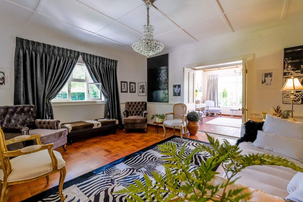No. 10 Caledon Street Guest House 47/76