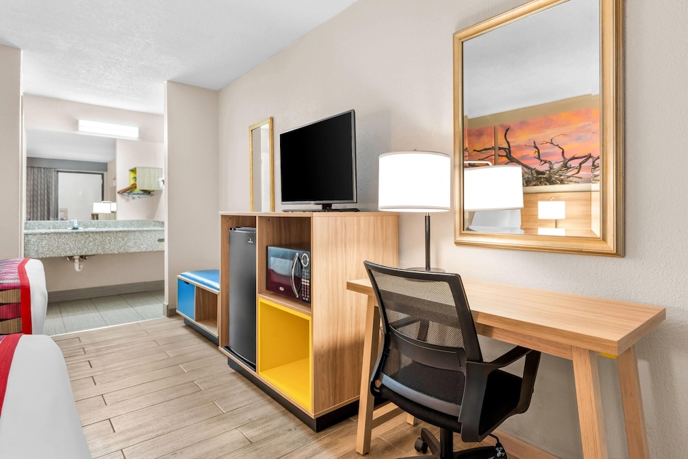 Days Inn by Wyndham Hoover Birmingham 48/56