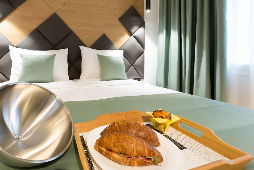 Capital Hotel Garni photo4