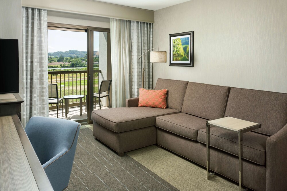Hampton Inn & Suites Napa 33/64