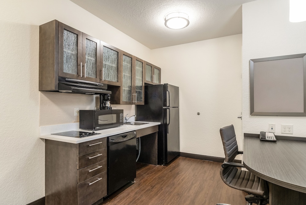 Candlewood Suites 38/48