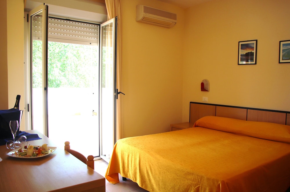Hotel Cristalda 5/30