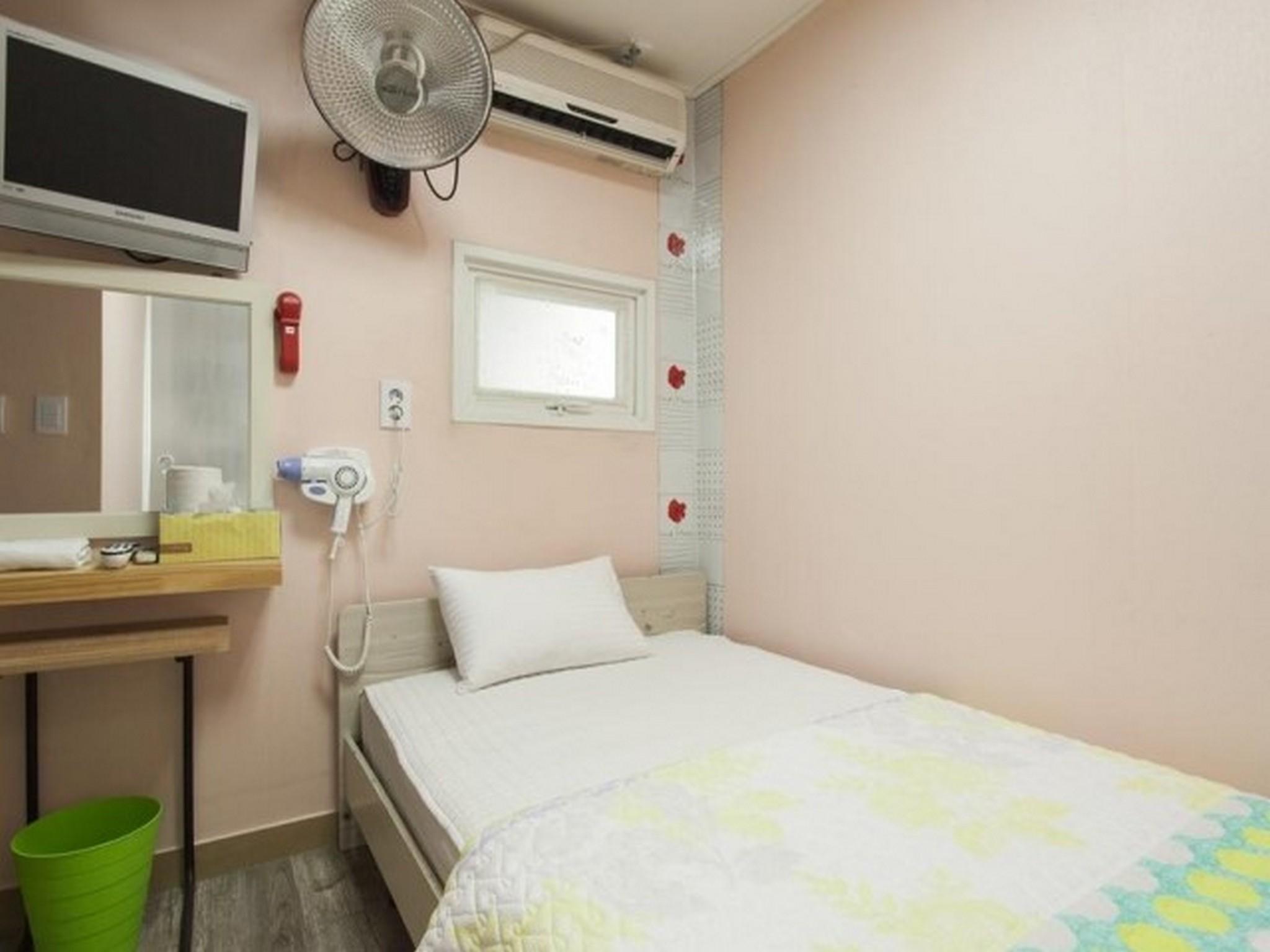 Room, Single, Single Bed