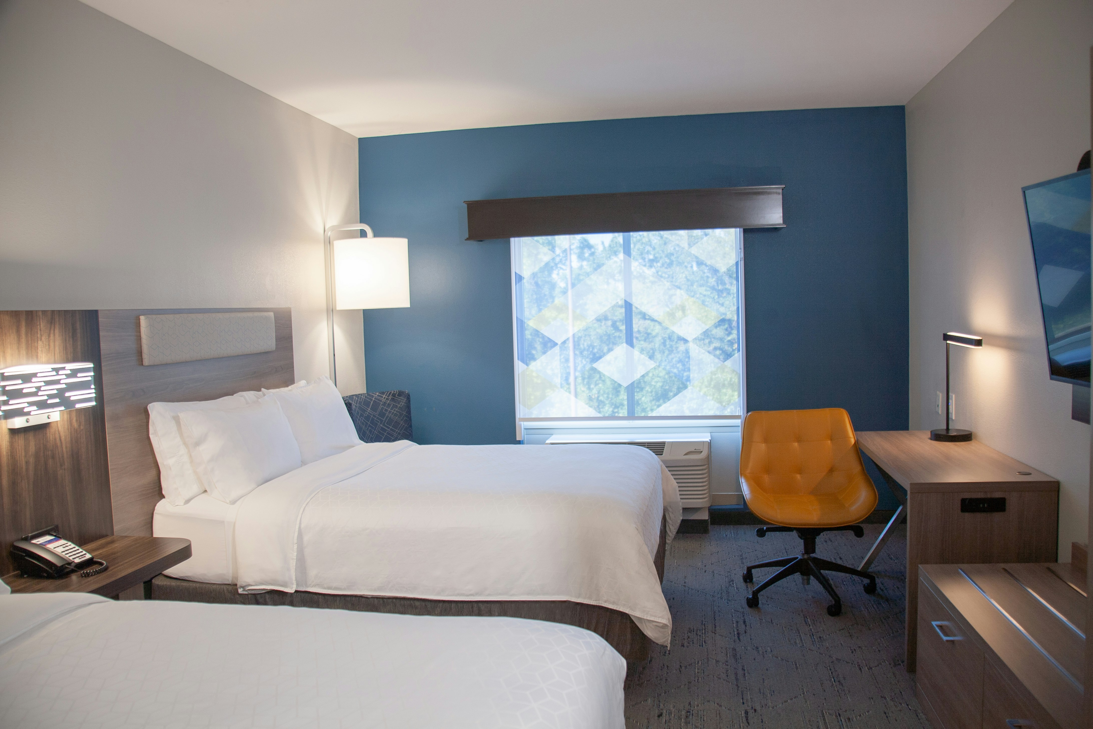 Holiday Inn Express Suites Overland Park 21/60